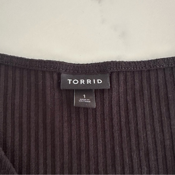 Torrid Women's V-Neck Ribbed Stretch Short Sleeve Top Size 1X - Picture 3 of 8